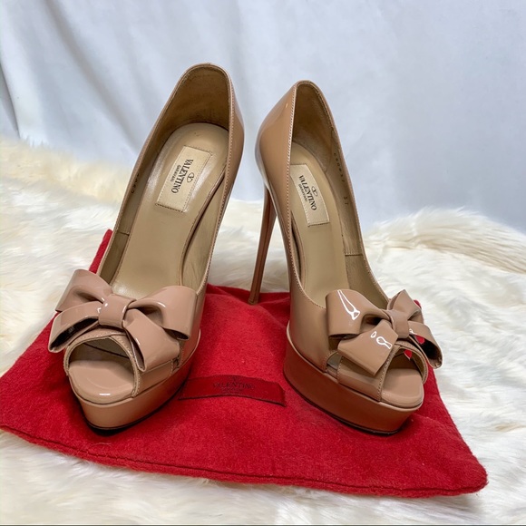Valentino Patent Leather Bow Stilettos 🎀 - Picture 1 of 8
